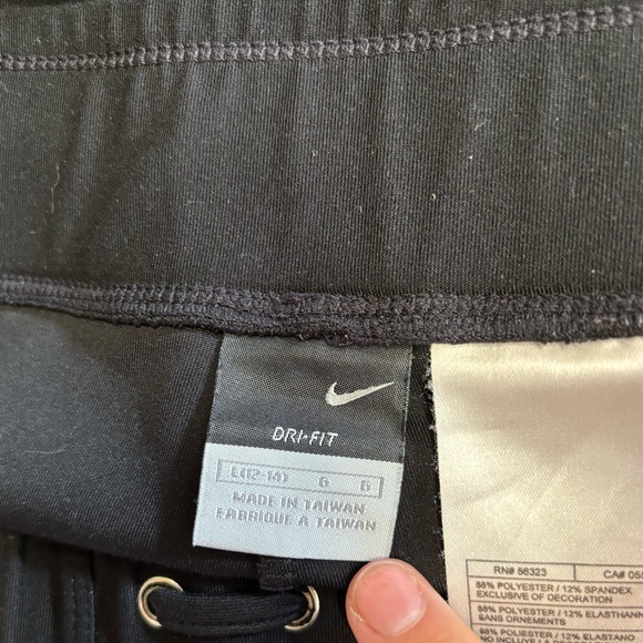Nike dri-fit black shorts- large 12-14 - Picture 3 of 3